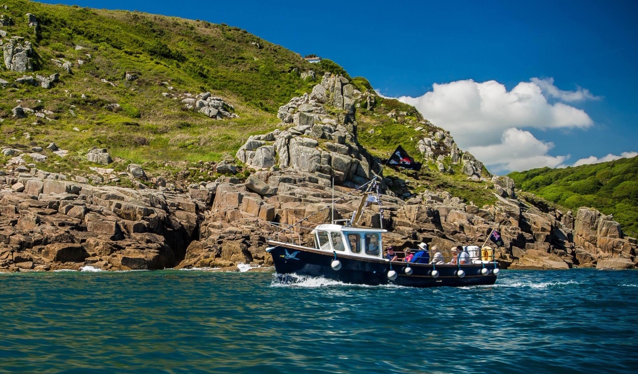 A 1 hour coastal cruise exploring the majestic Cornish coastline.